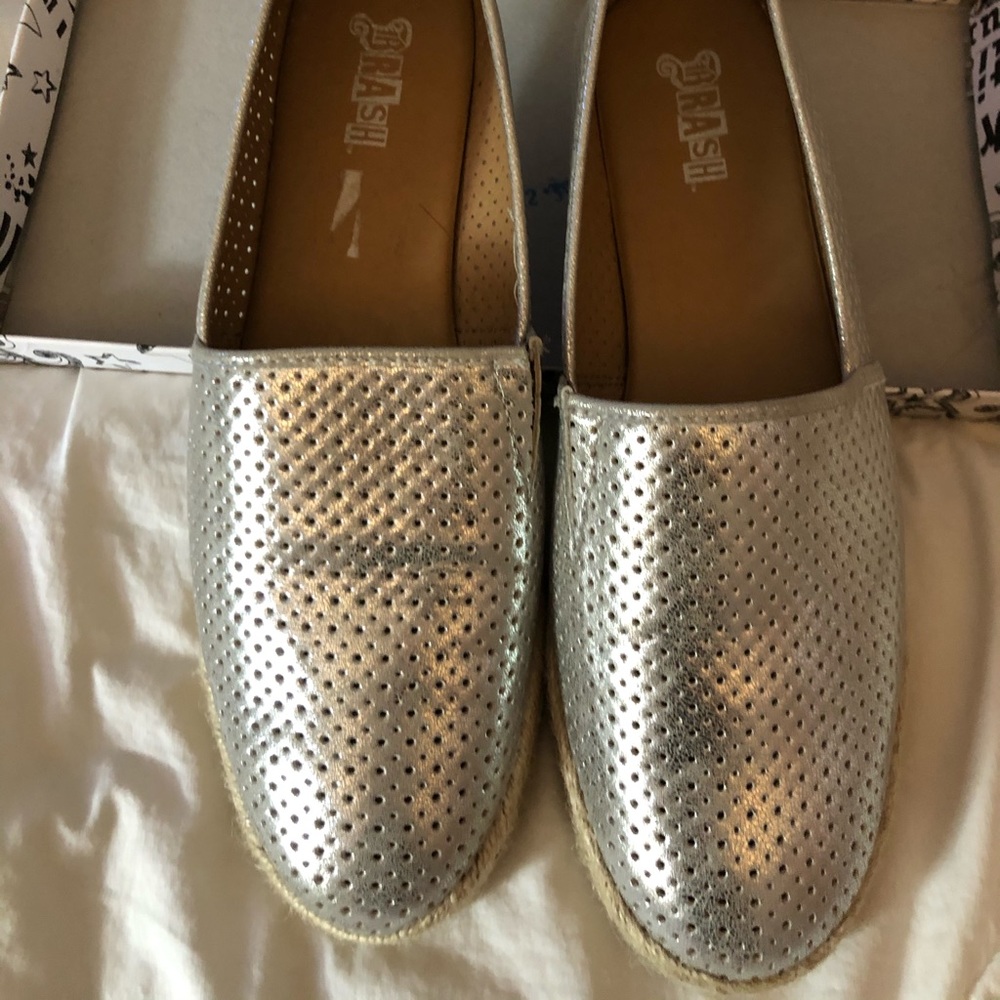 Women’s size 9. Silver. Slight wear.